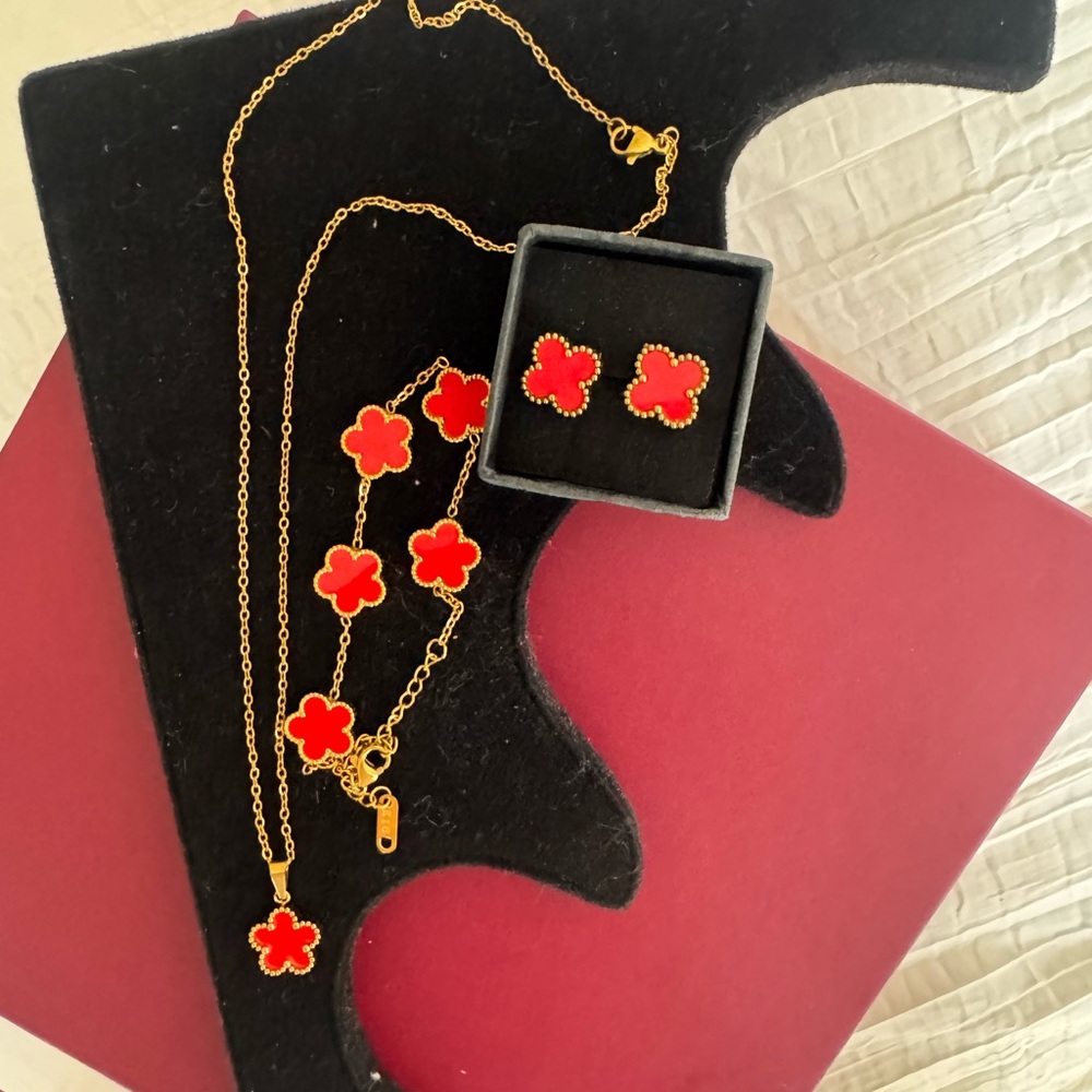 Elegant Red and Gold Flower Jewelry Set